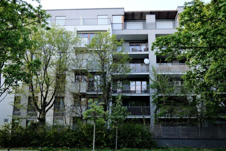 Nielegalne użytkowanie budynku przed odbiorem: jakie kary nakłada PINB w 2025 roku?